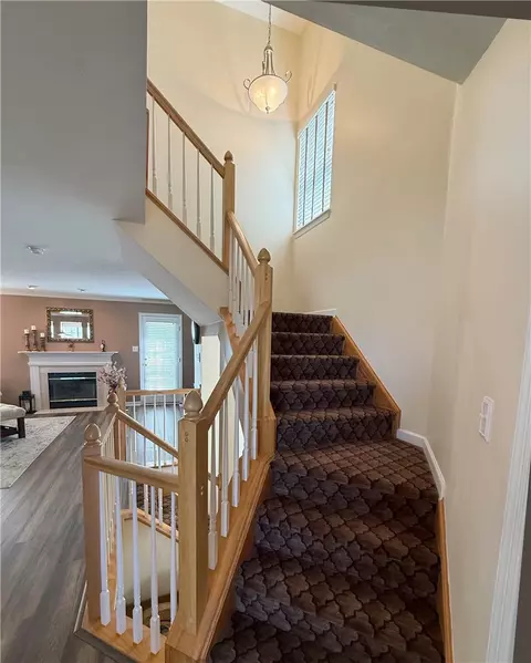 Entry Way - 425 Georgetown Ct, Seven Fields, PA 16046 photo 3 of 3