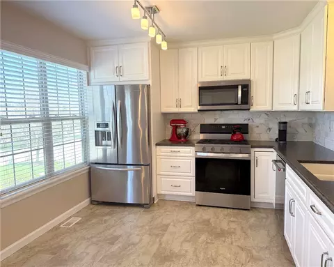 Kitchen - 425 Georgetown Ct, Seven Fields, PA 16046 photo 1 of 2