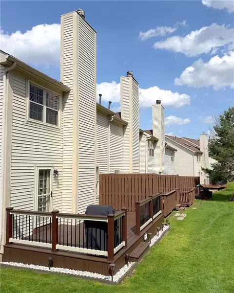 Exterior - 425 Georgetown Ct, Seven Fields, PA 16046 photo 5 of 8