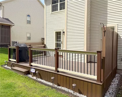 Exterior - 425 Georgetown Ct, Seven Fields, PA 16046 photo 4 of 8