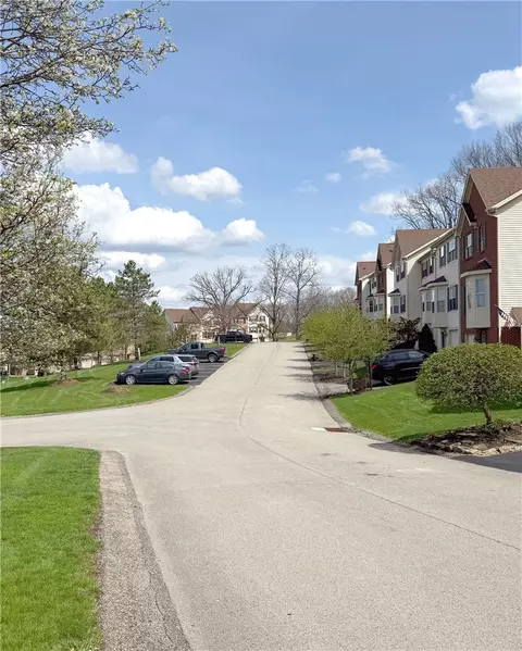 Exterior - 425 Georgetown Ct, Seven Fields, PA 16046 photo 7 of 8