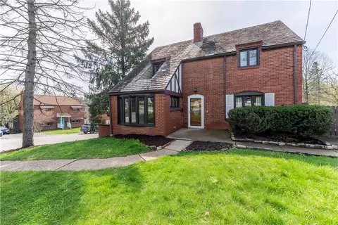 8 Pocono Dr, Pittsburgh, PA 15220