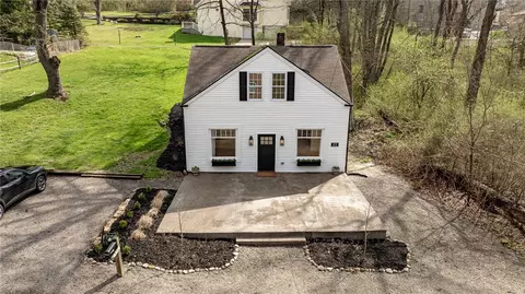 4978 S Pioneer Rd, Gibsonia, PA 15044