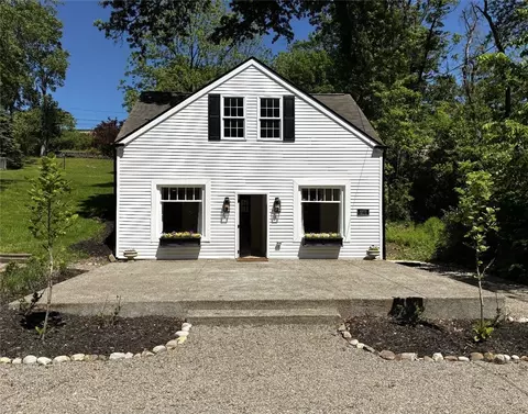 4978 S Pioneer Rd, Gibsonia, PA 15044
