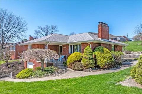 15 Fairhill Dr, Washington, PA 15301