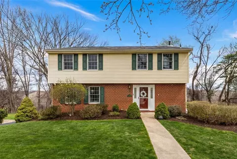 9044 Woodview Dr, Pittsburgh, PA 15237