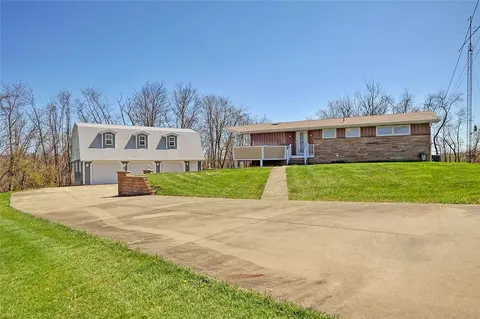28 Dire Dr, Hickory, PA 15340