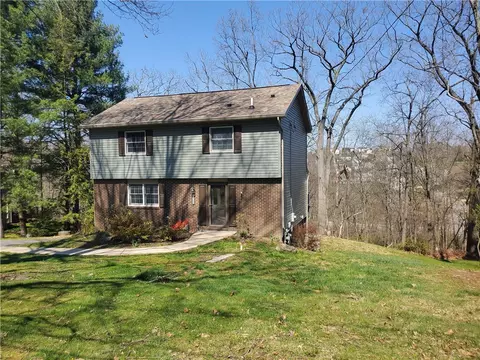 1109 Woodhill Dr, Gibsonia, PA 15044