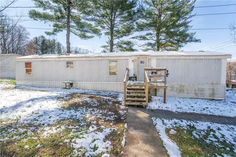 1801 Baldridge Ave, Connellsville, PA 15425