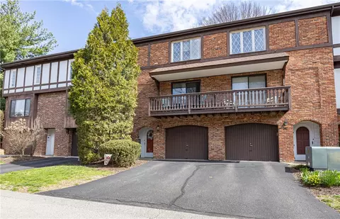 305 Woodbridge Dr, Pittsburgh, PA 15237