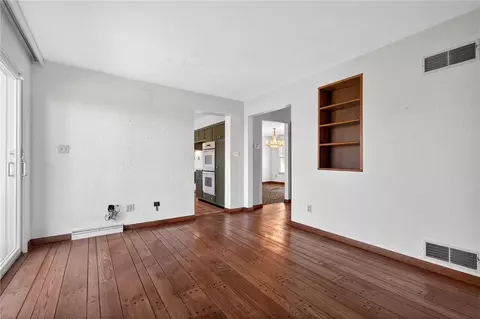 Living - 110 Spring Dr, Apollo, PA 15613 photo 4 of 5