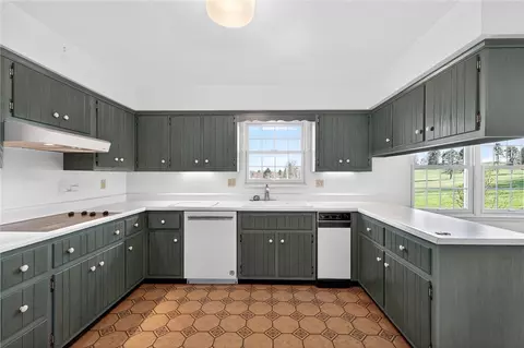 Kitchen - 110 Spring Dr, Apollo, PA 15613 photo 2 of 7