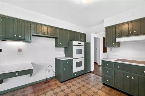 Kitchen - 110 Spring Dr, Apollo, PA 15613 photo 4 of 7