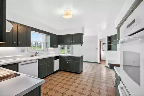 Kitchen - 110 Spring Dr, Apollo, PA 15613 photo 1 of 7