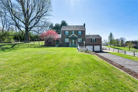 2560 Coulterville Rd, White Oak, PA 15131