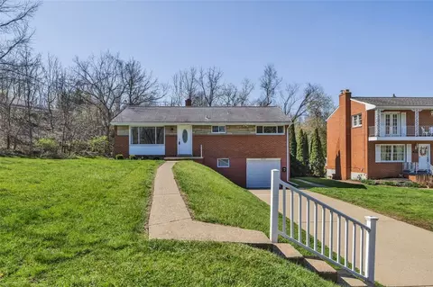 3930 Evergreen Dr, Monroeville, PA 15146
