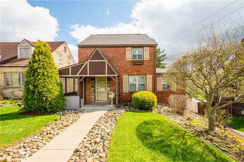 810 Irwin Dr, Pittsburgh, PA 15236