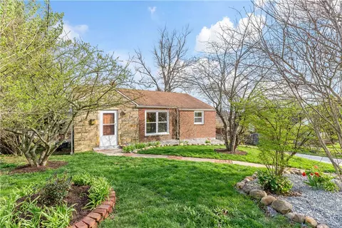 208 Creston Dr, West Mifflin, PA 15122