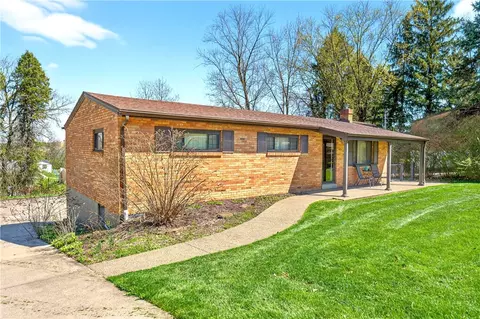 43 Kenridge Dr, Mckees Rocks, PA 15136