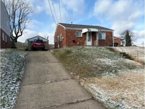 117 Delrose Dr, Mckeesport, PA 15133