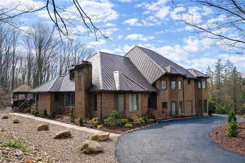 1 Coronado Dr, New Castle, PA 16105