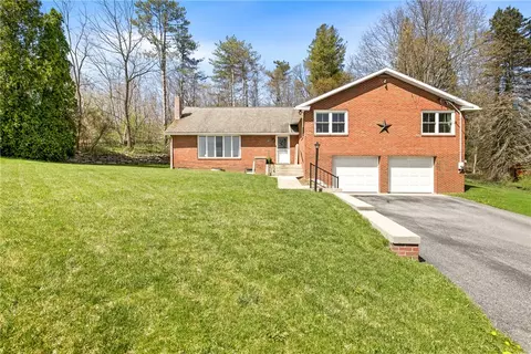 260 S Somerset St, Stoystown, PA 15563