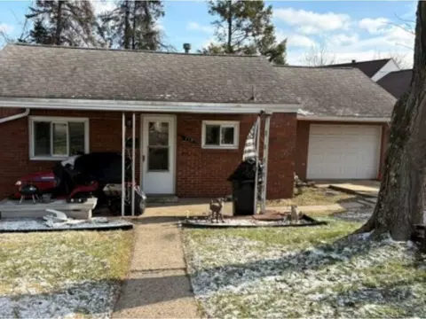118 Delrose Dr, Mckeesport, PA 15133
