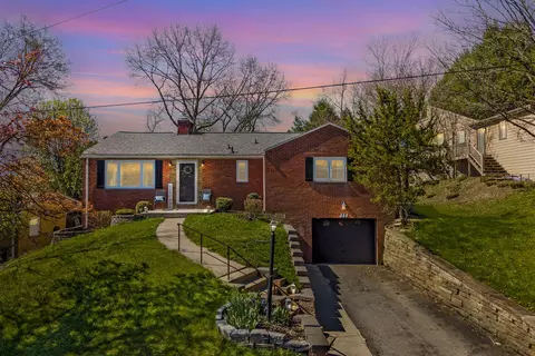 558 Rolling Grn, Bethel Park, PA 15102