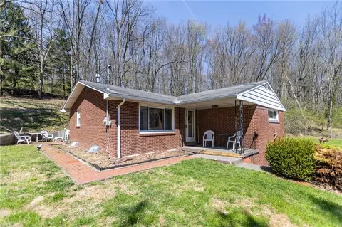 113 Center St, Evans City, PA 16033