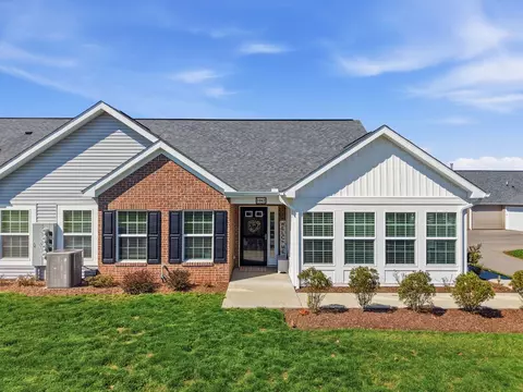 1042 Forest Oaks Dr, Butler, PA 16001