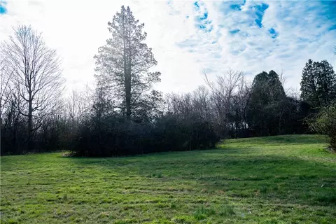 218 Coulter Rd, Mckeesport, PA 15131