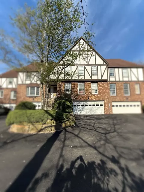 204 Thornberry Cir, Pittsburgh, PA 15234