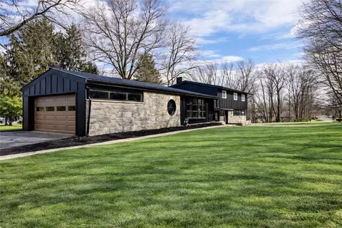 10500 Grubbs Rd, Wexford, PA 15090