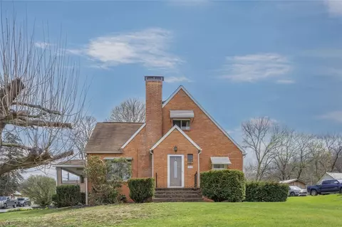 613 Portersville Rd, Ellwood City, PA 16117