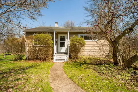 2497 Victoria Dr, Allison Park, PA 15101