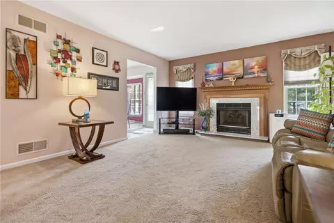 306 Covington Ct, Seven Fields, PA 16046 photo 5