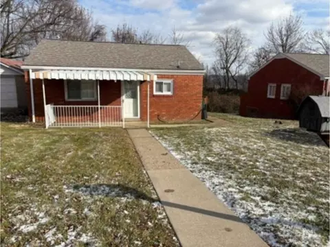 106 Delrose Dr, Mckeesport, PA 15133