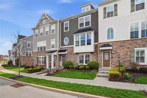 308 Cross Creek Dr, Cranberry Township, PA 16066