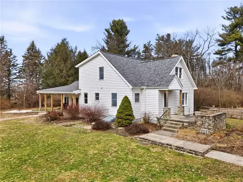 220 W Cruikshank Rd, Butler, PA 16002