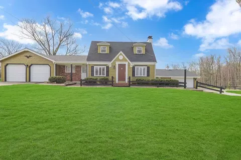 6097 Tuscarawas Rd, Industry, PA 15052