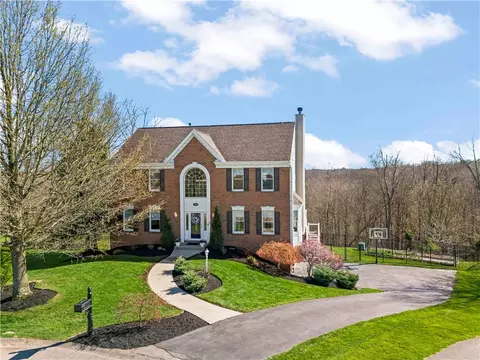 1046 Woodridge Dr, Canonsburg, PA 15317