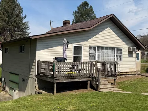 112 Schoolhouse Rd, Grindstone, PA 15442