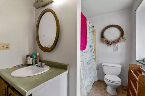 Bath - 1781 Ivanhoe Dr, Irwin, PA 15642 photo 1 of 5