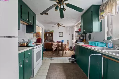 Entry Way - 1781 Ivanhoe Dr, Irwin, PA 15642 photo 1 of 5