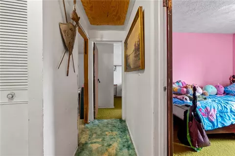 Entry Way - 1781 Ivanhoe Dr, Irwin, PA 15642 photo 3 of 5
