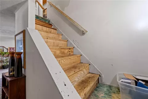 Entry Way - 1781 Ivanhoe Dr, Irwin, PA 15642 photo 4 of 5