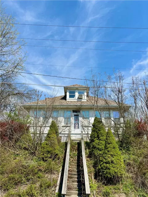 53 Welcome St, Fredericktown, PA 15333