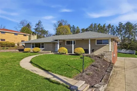 211 Pinecrest Dr, Pittsburgh, PA 15237