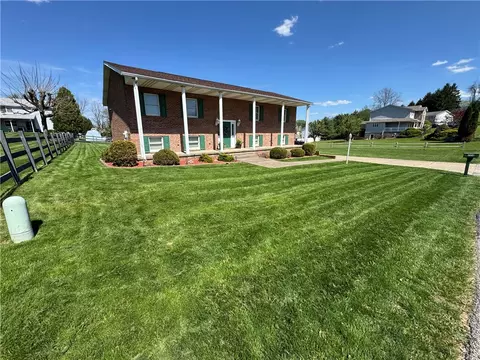 208 Pats Dr, Belle Vernon, PA 15012