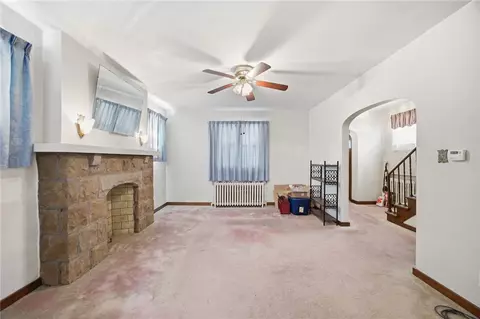 Living - 456 3rd St, Clairton, PA 15025 photo 2 of 4